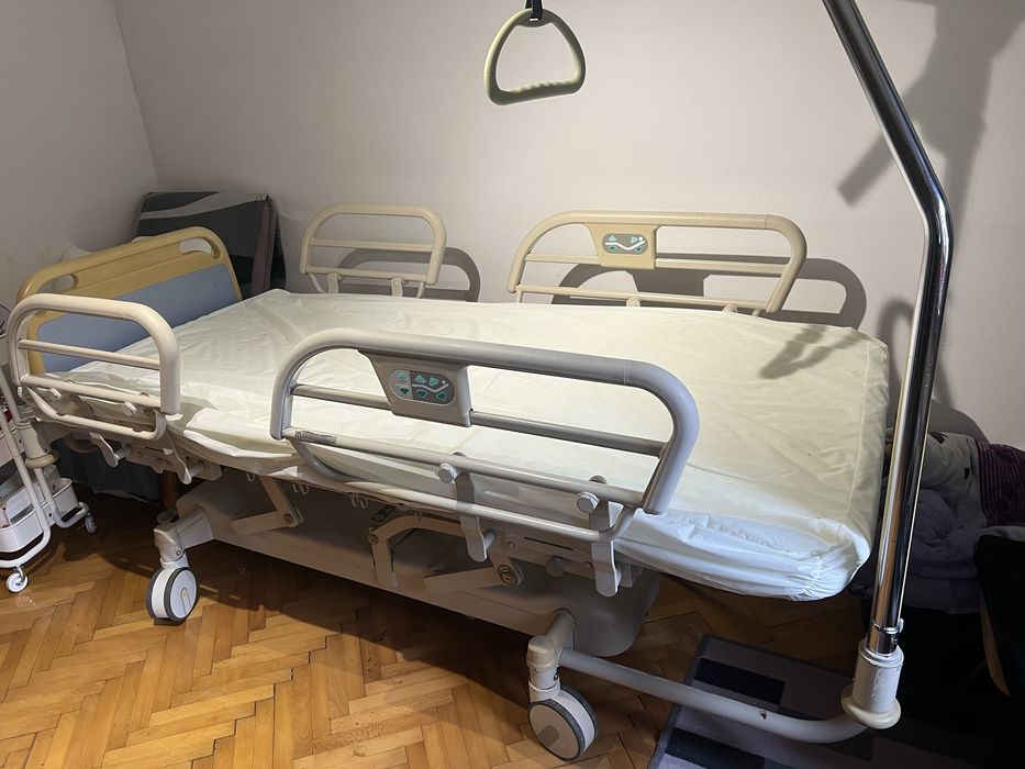 Pat de spital pentru ingijire pacient imobilizat