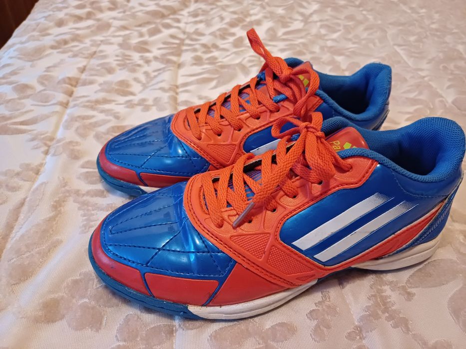 Adidasi fotbal Panter / Ghete fotbal 34