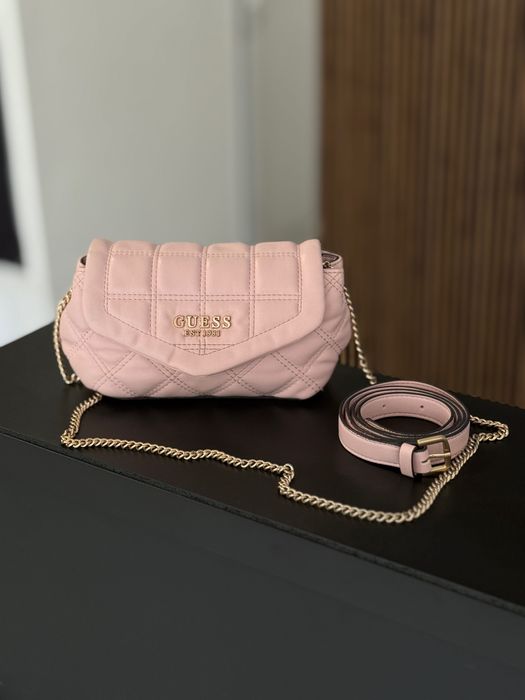 Дамска розова чанта на мярката Guess