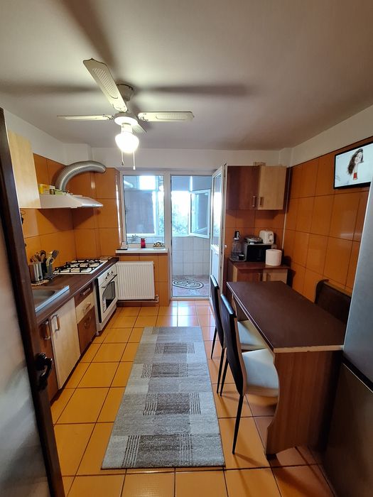 PROPRIETAR. De vanzare apartament 3 camere.
