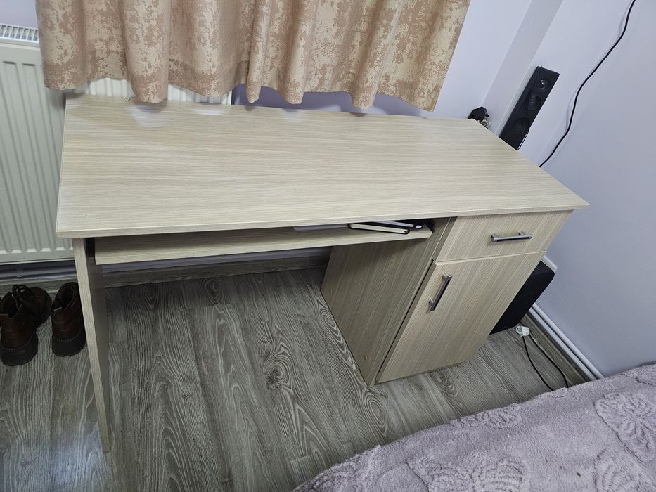 Birou cu glisiera ptr tastatura