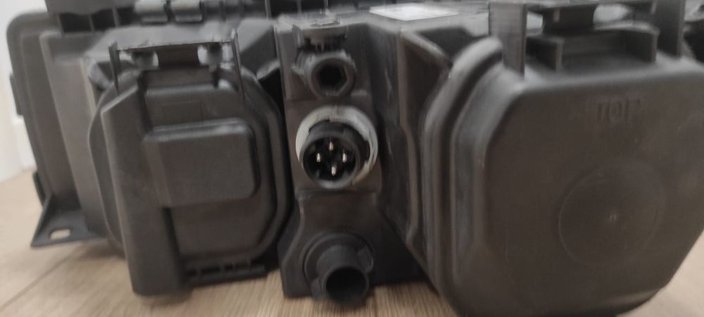 Faruri BMW e36 NOI Hella cu sticle zkw