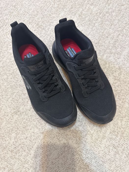 Skechers fete marimea 35 aproape noi, folositi doar de 2 ori