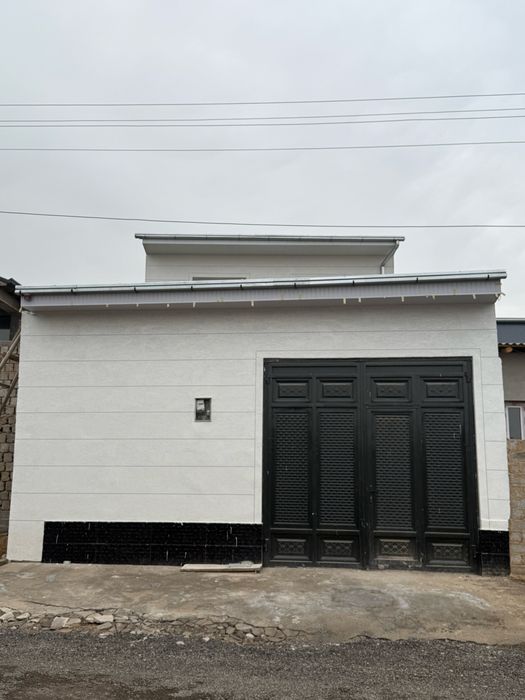 Uy sotiladi 1.5 sotik 2 etajli pishgan gishtdan qurilgan …