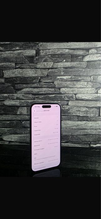 iPhone 15.