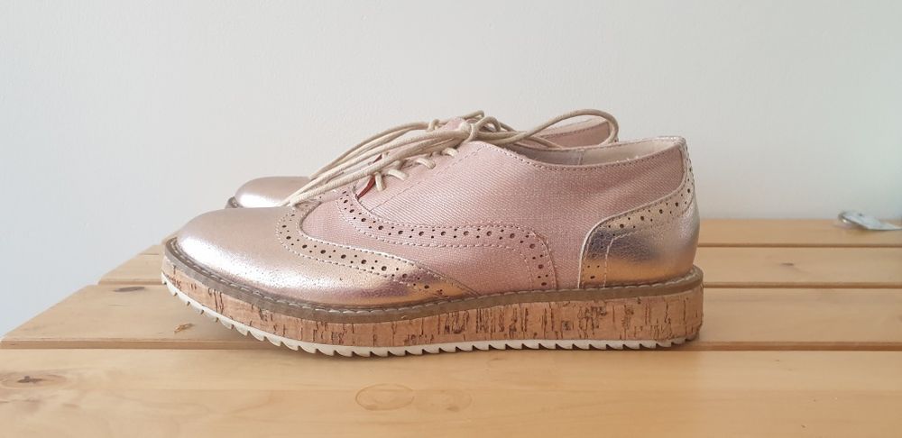 Дамски обувки с коркова подметка