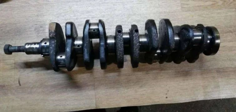 Коленвал Ауди 2.3