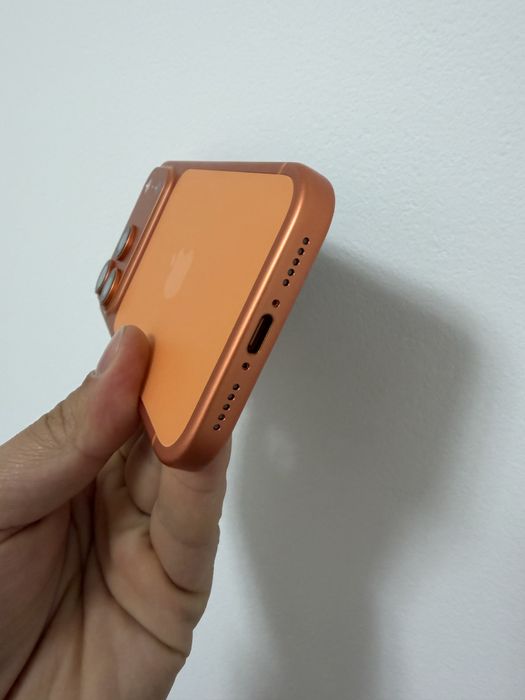 Carcasa iPhone 17 Pro Orange, originala, impecabila