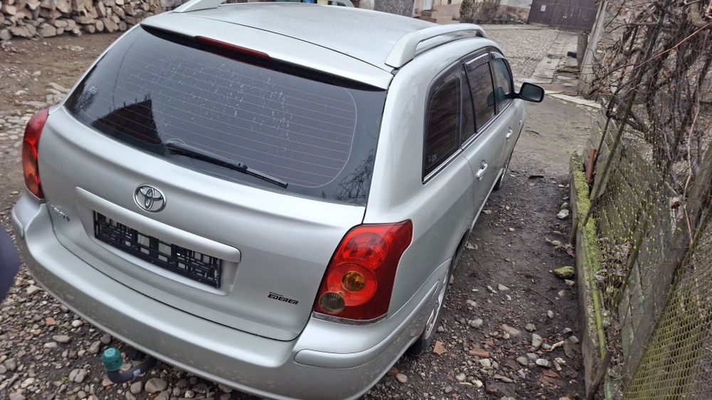 Se vinde în vederea dezmembrării. Toyota Avensis  an 2003 .