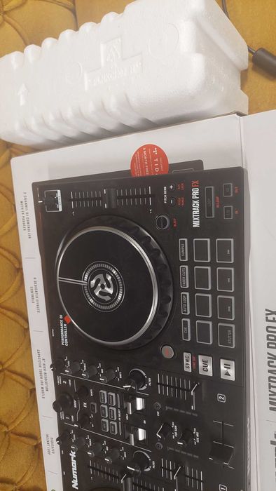 Numark Mixtrack PRO FX