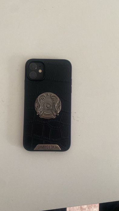 Айфон 11 черрний цвет