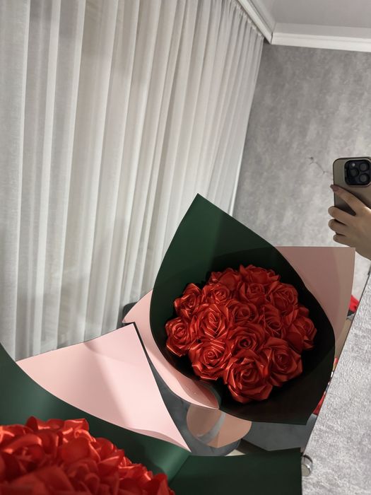 Букет из атласных роз