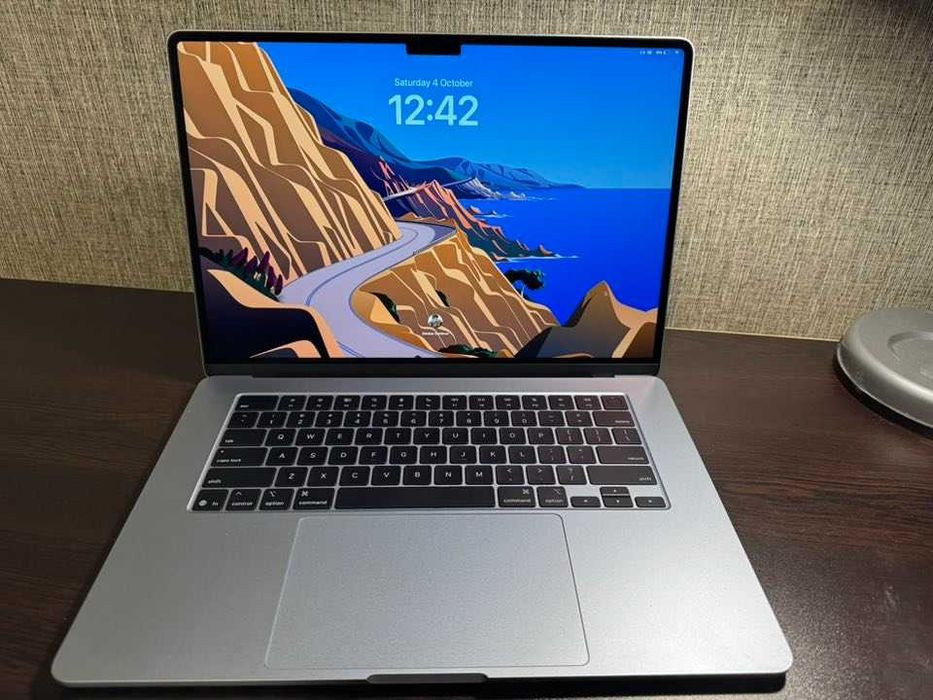 Macbook Air  M4 15,3'' 2025 с 1 година гаранция.