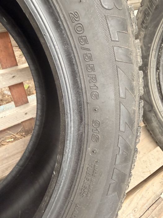 Продам зимние шины 205/55/16 корейские
