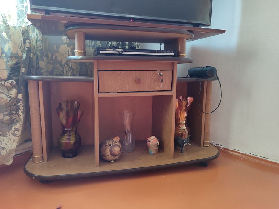 Продам стенку,тумбу шифер