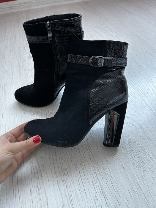 Дамски боти на ток