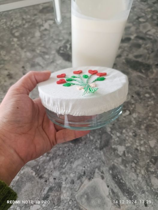 Husă brodată pt recipiente