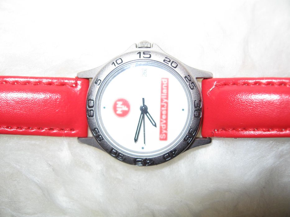 WMC watches 8865 дамски часовник с червена верижка