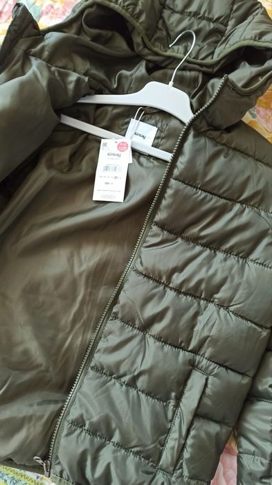 Капитонирано яке Sinsay