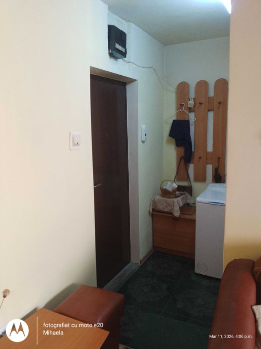 Vând garsoniera.