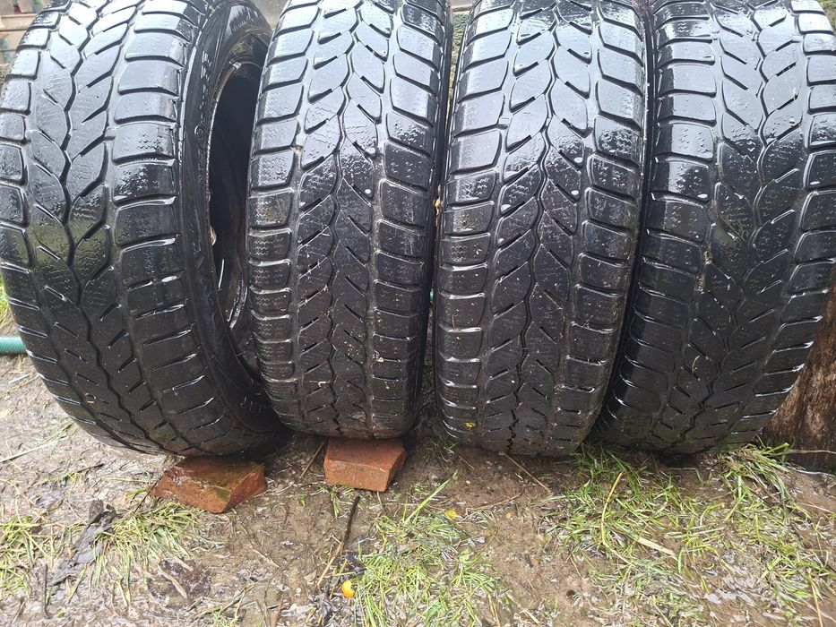 Set 4 cauciucuri MS pe 15 ,cu tot cu jante