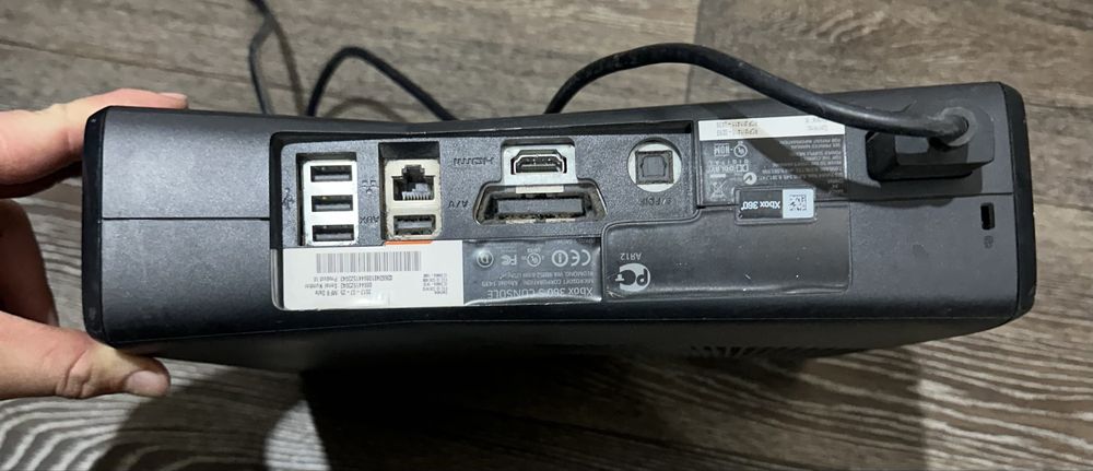 Продам XBOX 360 в хорошем состоянии