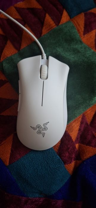Мышка razer deathadder essential белый цвет