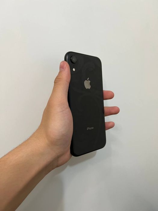 iPhone XR (128 ГБ, АКБ - 100%).