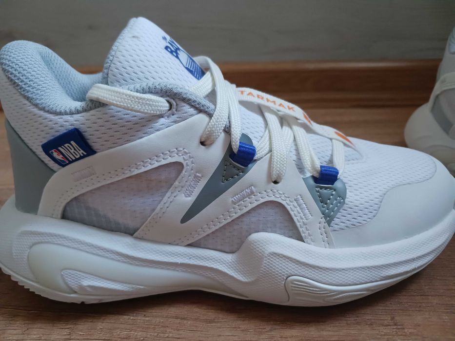 Баскетболни кецове