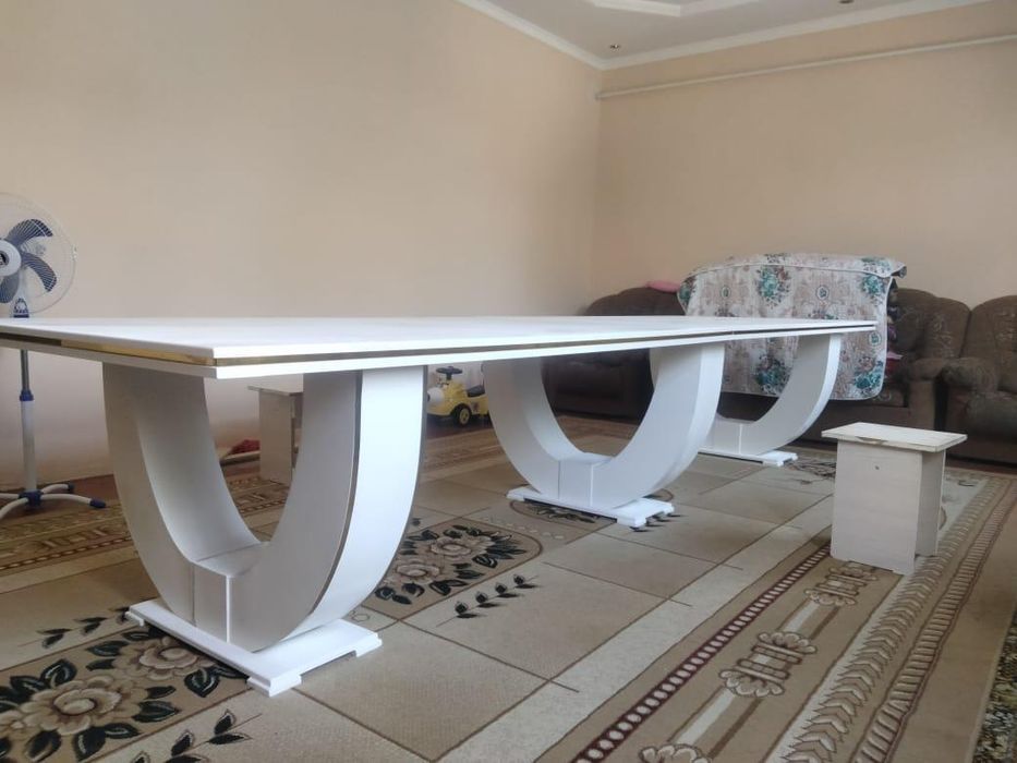 Стол для зала новый