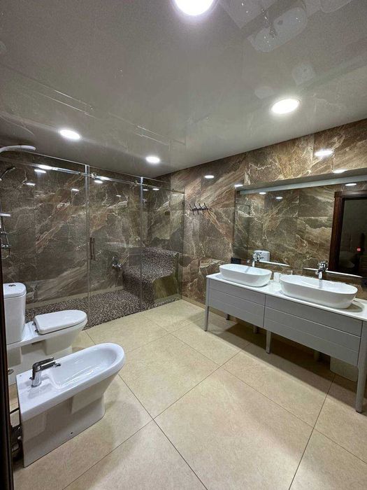 -Район: Мирзо-Улугбекский -Улица: Амир Темур  6.1 сотки 348  кв.м.