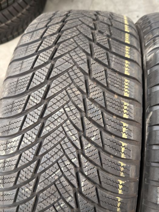 Vand 4 anvelope 235/55/18 bridgestone de iarnă ca noi