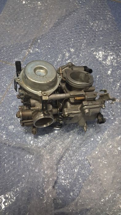 Vând set carburatoare pentru Honda Deauville NT650V 650.