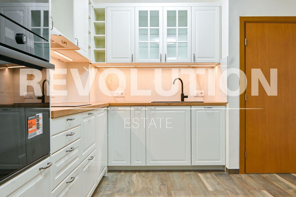 Дава се под наем Тристаен апартамент в София, Витоша - 125 кв.м за 847.62 € - Снимка #3