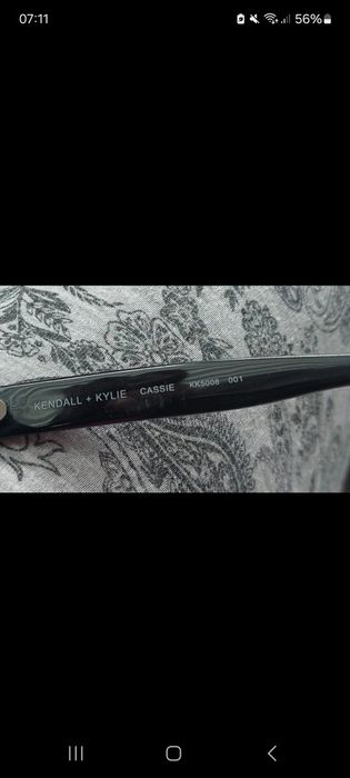 Ochelari de soare Kendall + Kylie – model trendy, stare impecabilă