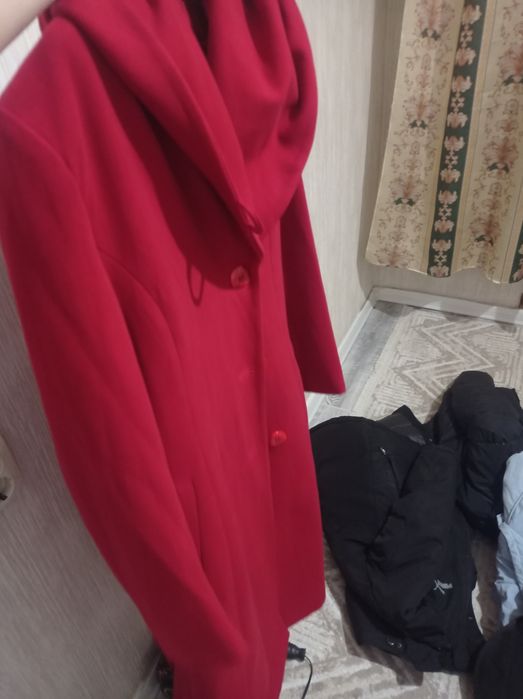 Пальто красные длинный