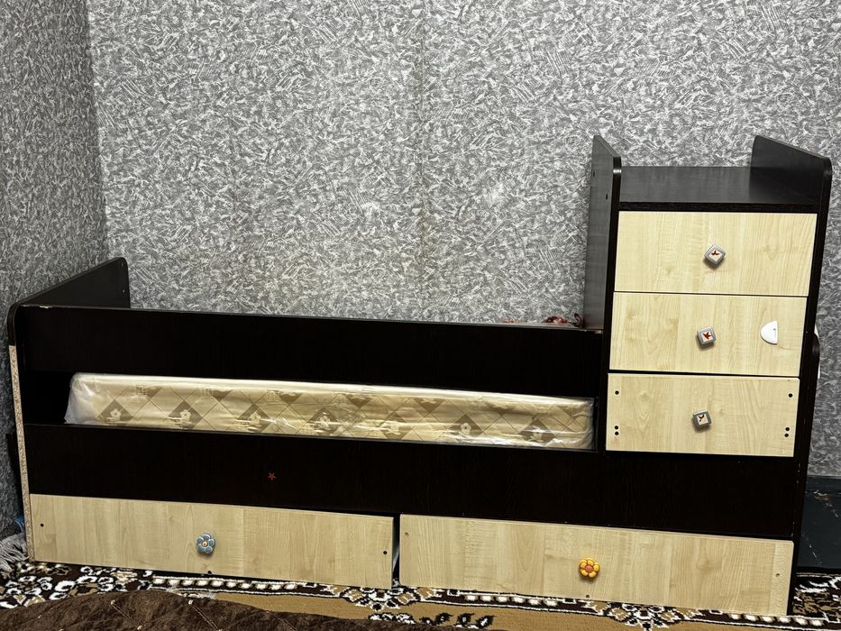 Продам б/у детскую кровать 25тыс