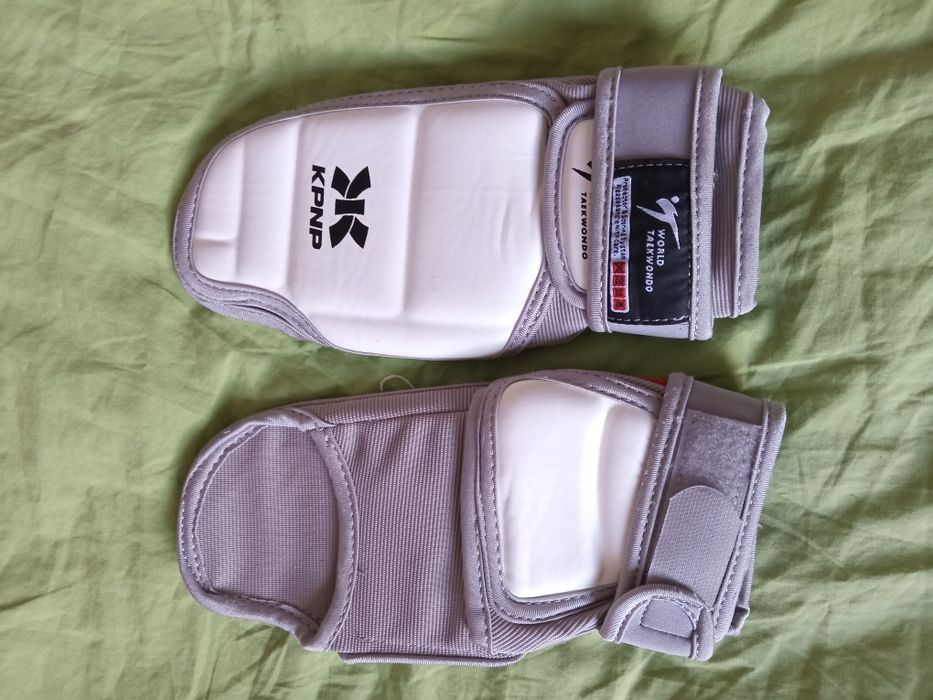 Продам спортивную форму для таеквондо.