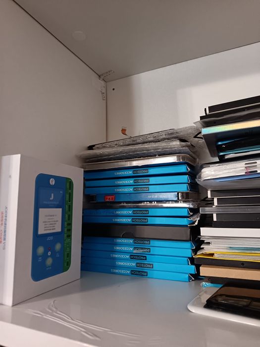 Lot display uri noi si piese de gsm functionabile