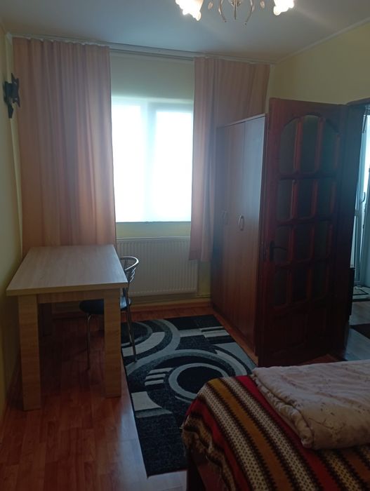 Vând apartament doua camere semidecomandat  etaj 2 însorit