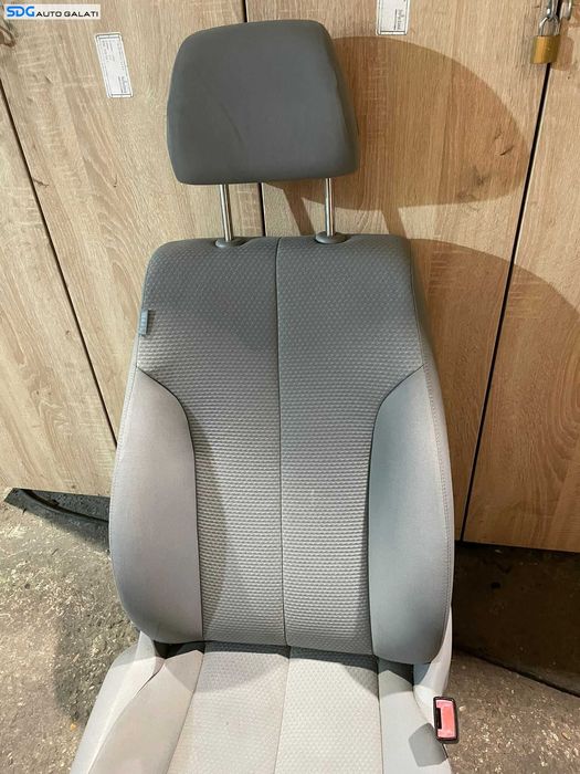 Scaun Textil Gri Dreapta Fata Pasager Volkswagen Passat B6 2005 - 2010 [X2874]