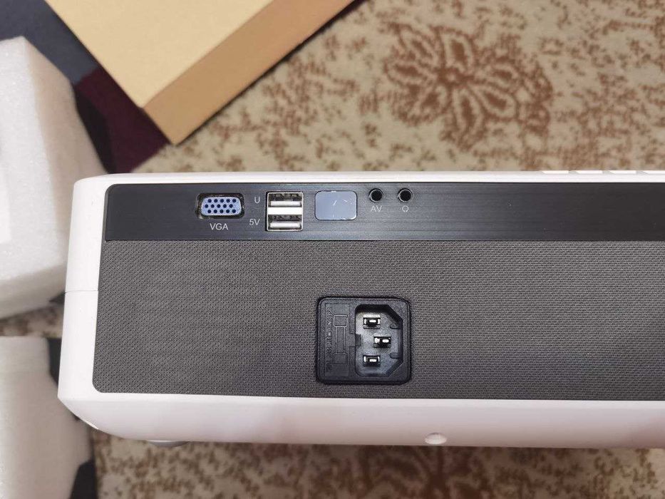 Проектор M19 с честными 1920х1080. Торга нет.