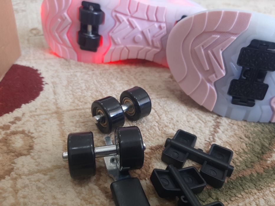 Продам кроссовки летние