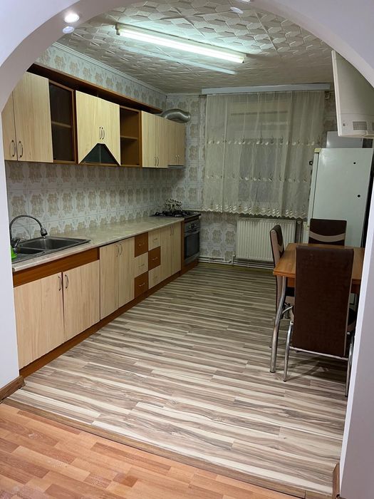 De vânzare apartament 3 camere