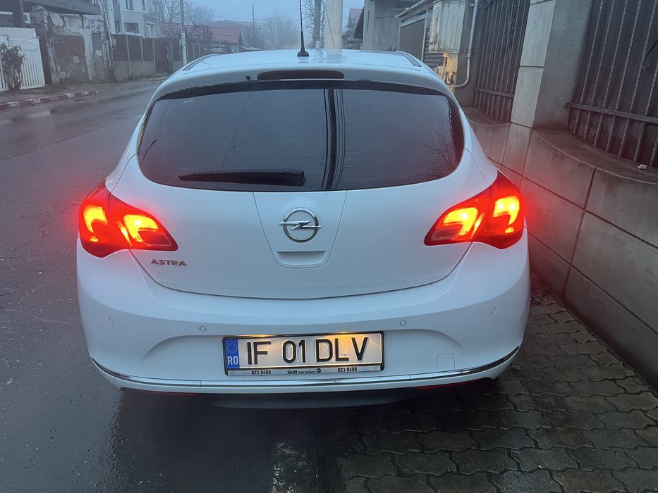 Opel astra j. 2014 benzina +gpl