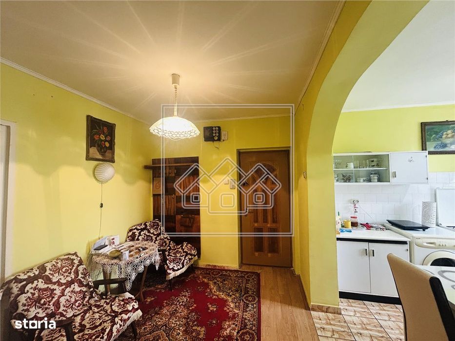 Ap decomandat, 3 camere, balcon, pivnita - N. Iorga