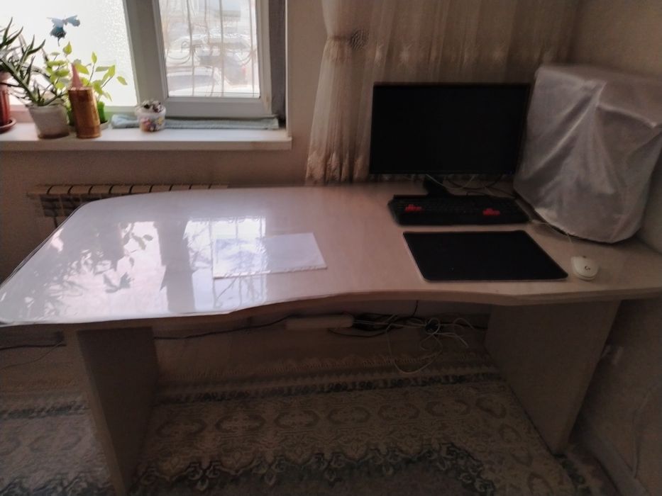 Стол 1,8 х90 см крепкий удобный 25000тыс тенге. В Актау