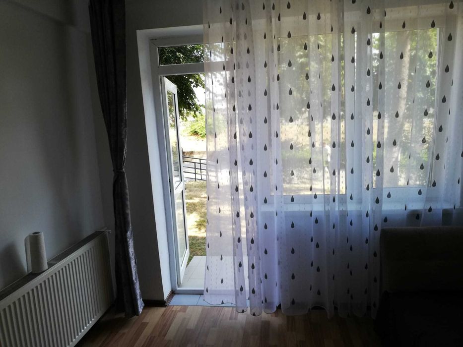 Inchiriez apartament cu 2 camere situat in zona centrala a orasului