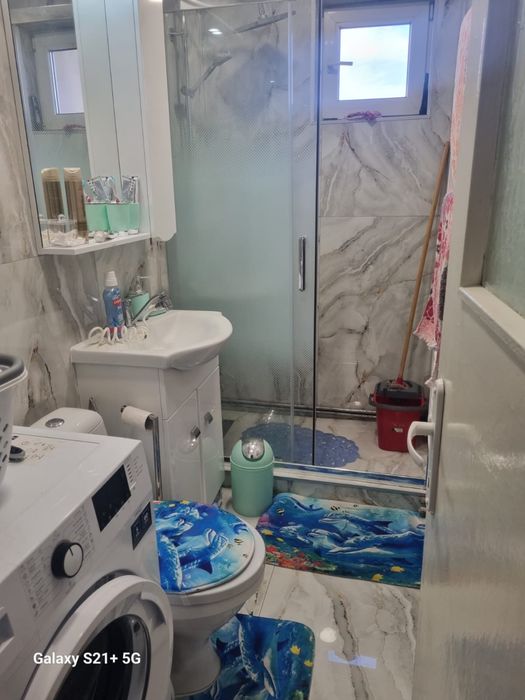 Închiriez apartament