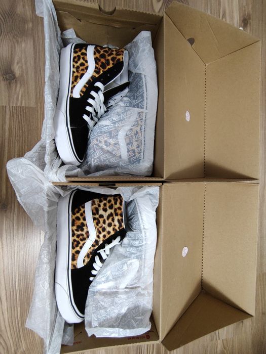 Vând VANS  sneaker înalt 'SK8-Hi Bolt,pe maro și negru Unisex.